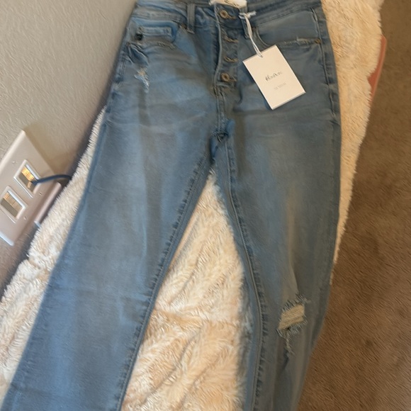 Elevate your everyday style with these low rise cuffed cropped skinny jeans. - Picture 3 of 4